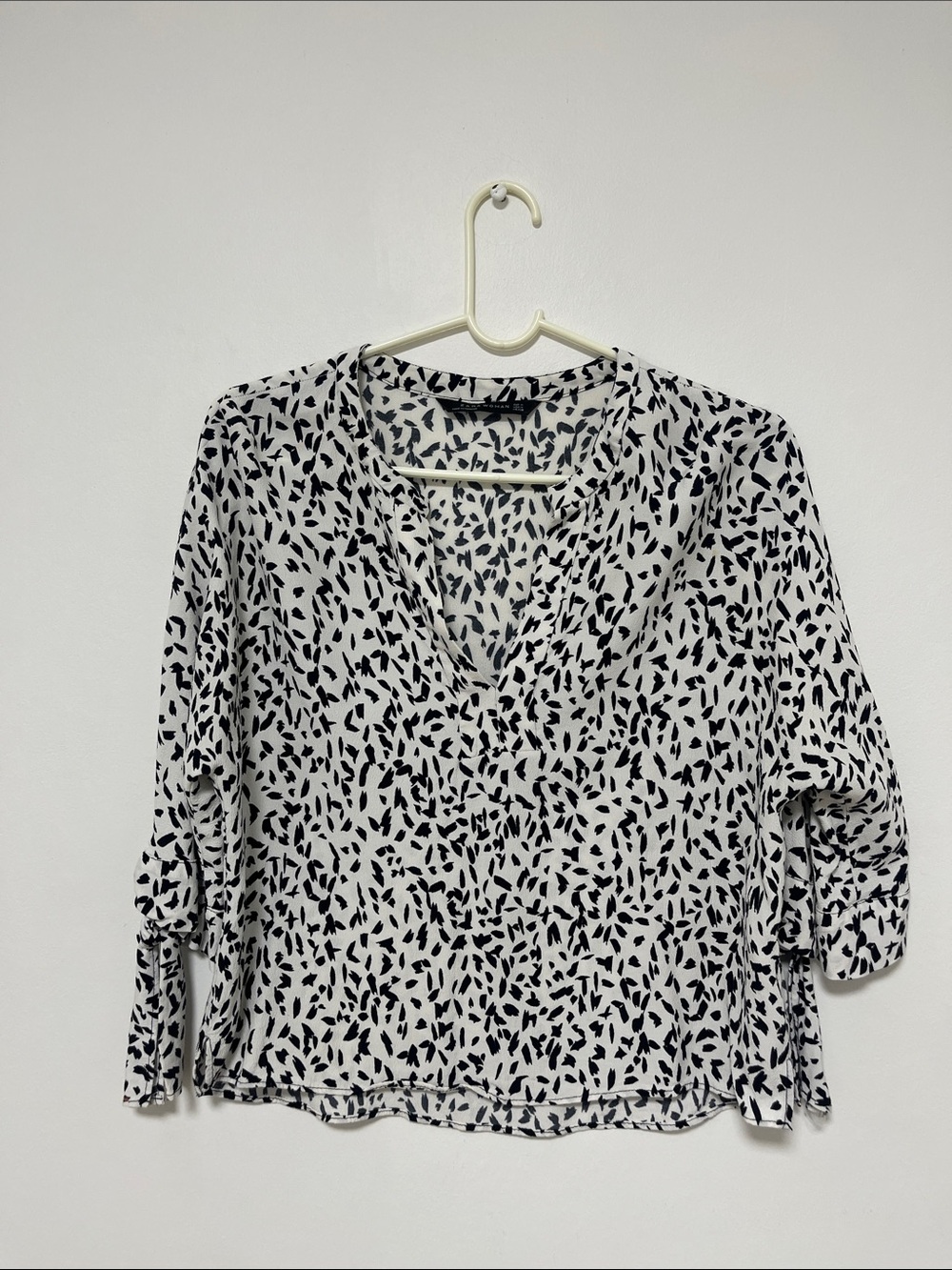 Zara Black and White Printed V-Neck Blouse